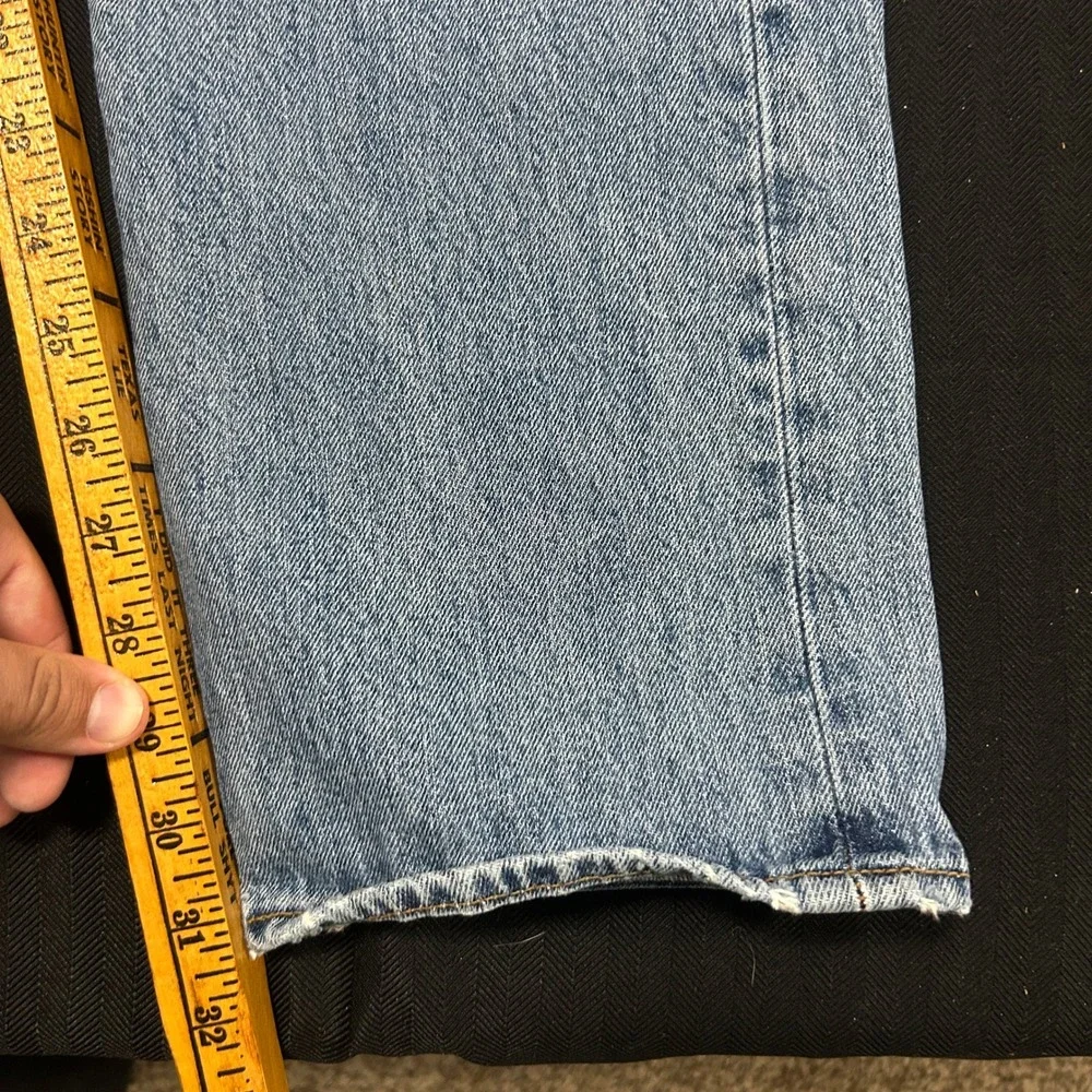 Levis 501 Original Fit Mens Jeans W33 L32 Light Wash Blue Straight Leg Denim